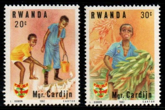 1982 Rwanda Chicken Feeding & Bananas 2v MNH #FT-299