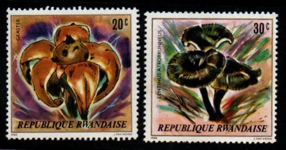 1980 Rwanda fungi 2v MNH #FT-300